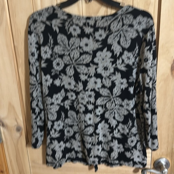 J. Jill Black and Gray Floral Women's Button Down Top. - Picture 3 of 4